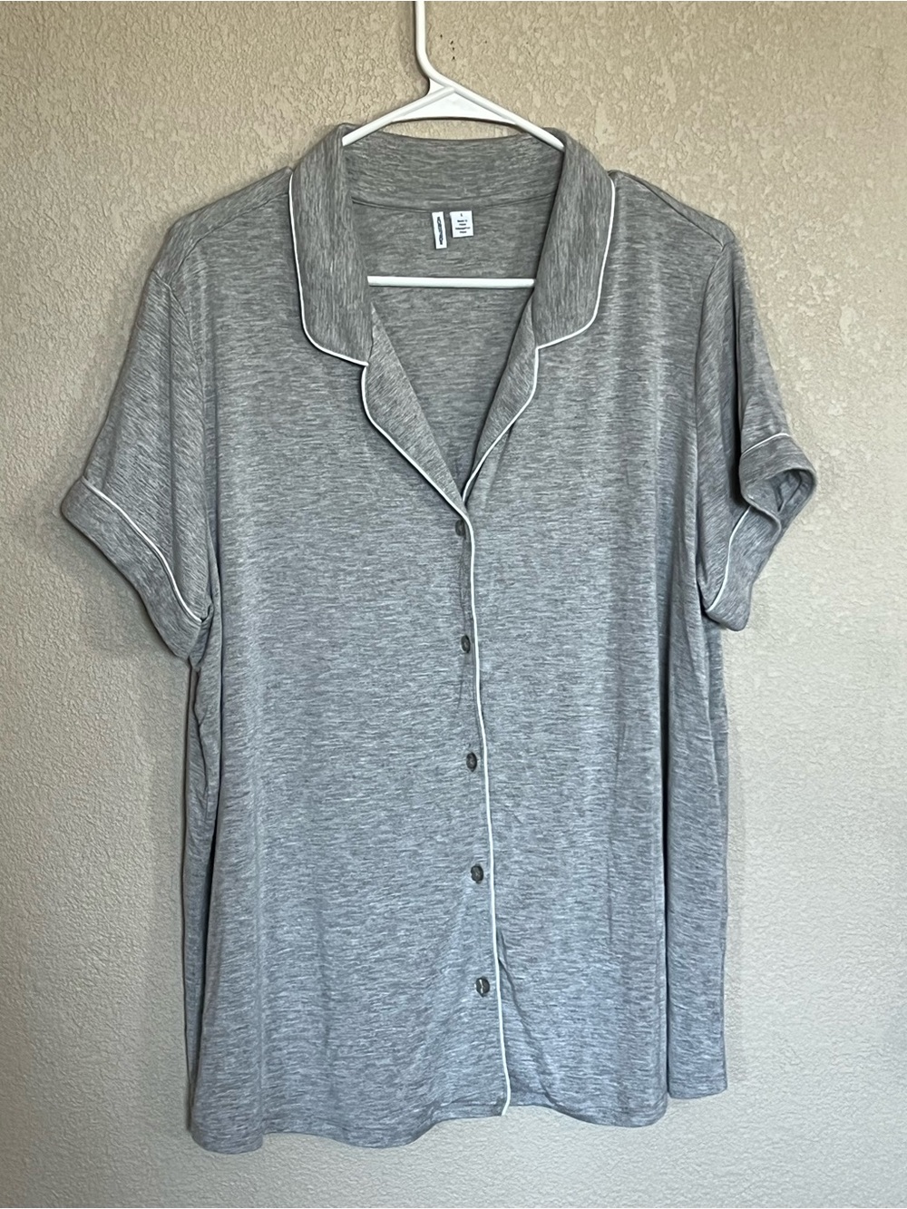 Nordstrom Grey Short Sleeve Pajama Top with White Piping